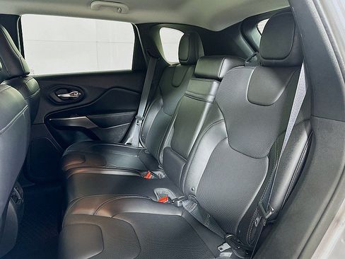 Used 2019 Jeep Cherokee Limited AWD/4WD image 21