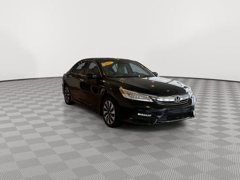 Used 2017 Honda Accord Touring image 2