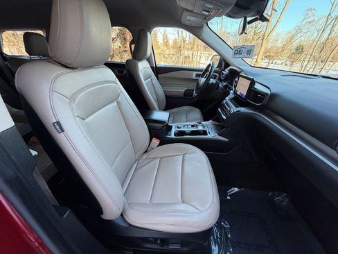 Used 2020 Ford Explorer XLT w/ Equipment Group 202A image 30