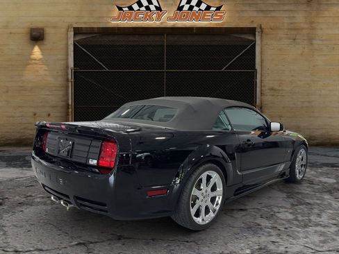 Used 2006 Ford Mustang GT RWD image 11