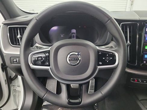 Used 2022 Volvo XC60 B5 R-Design w/ Advanced Package FWD image 24