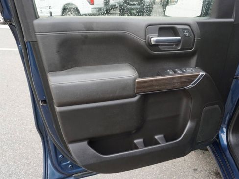Used 2022 Chevrolet Silverado 1500 LT AWD/4WD image 12