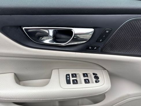 Used 2020 Volvo S60 T5 Momentum w/ Advanced Package image 17