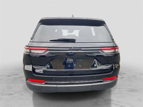 Certified 2023 Jeep Grand Cherokee Altitude image 4