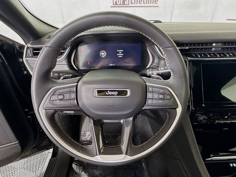 Used 2023 Jeep Grand Cherokee Altitude AWD/4WD image 19