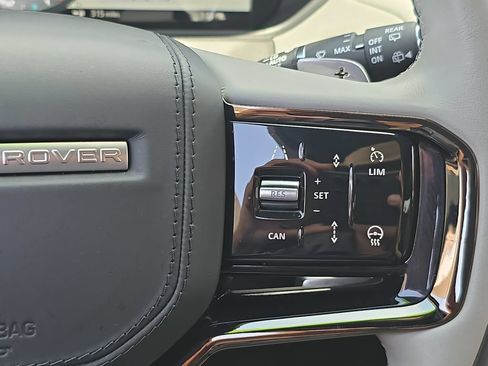 Certified 2026 Land Rover Range Rover Velar Dynamic SE AWD/4WD image 18