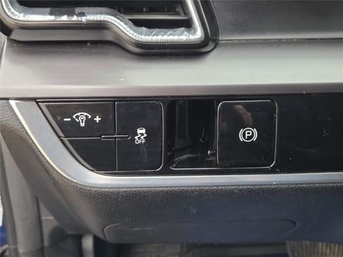 Used 2023 Kia Sportage EX image 25