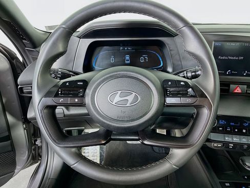 Used 2025 Hyundai Elantra Sport image 14