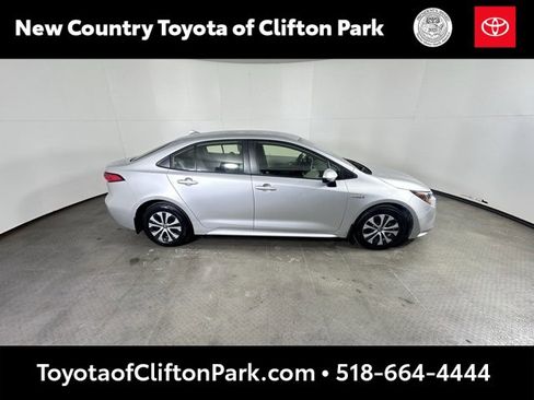 Used 2020 Toyota Corolla LE image 2