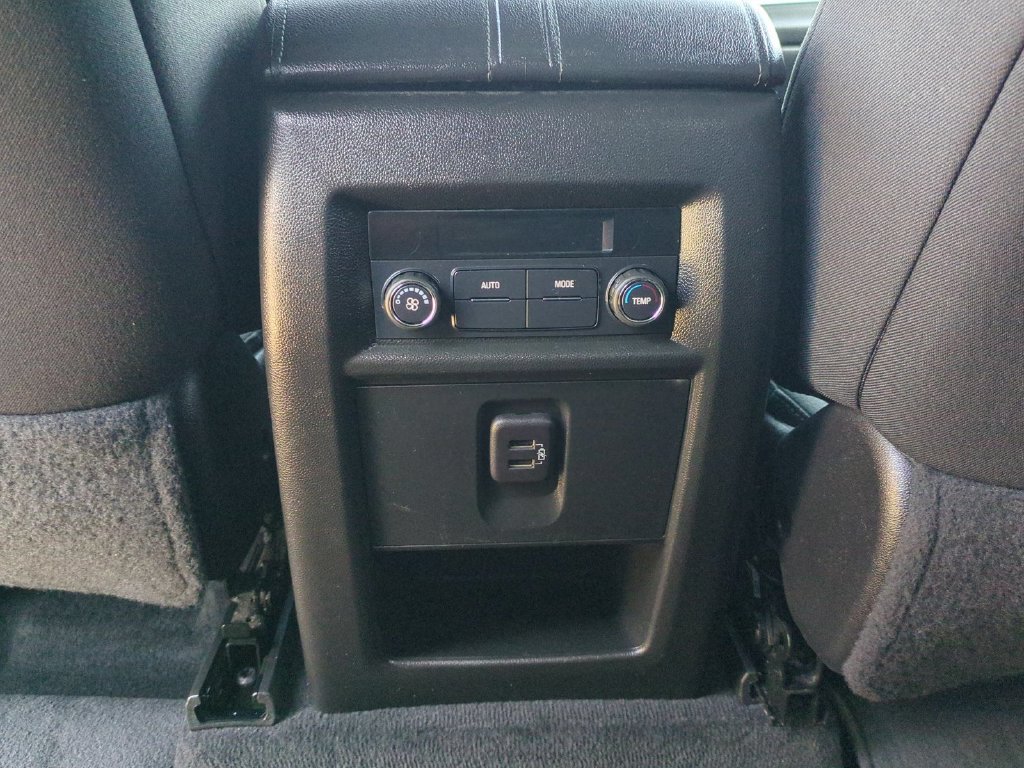 Used 2023 Chevrolet Traverse LT FWD image 29