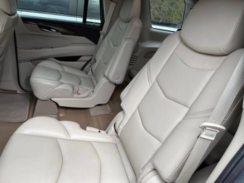Used 2018 Cadillac Escalade Luxury image 10