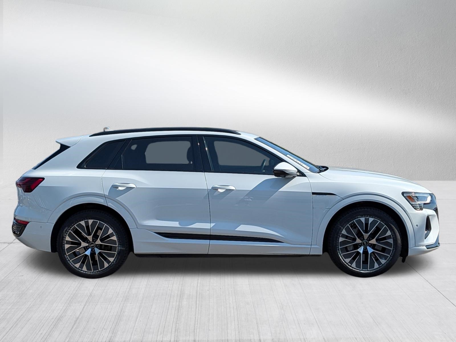 Used 2024 Audi Q8 e-tron Premium Plus w/ Premium Plus Package AWD/4WD image 8