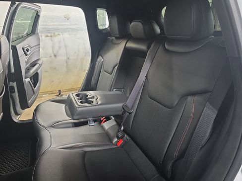 Used 2025 Jeep Compass Trailhawk image 13