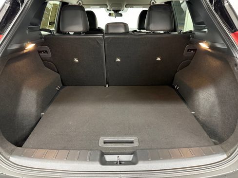 Used 2025 Nissan Kicks SR FWD image 9