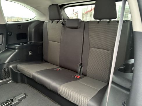 Certified 2023 Toyota Highlander LE image 13