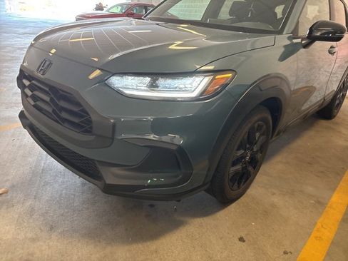 Used 2023 Honda HR-V Sport image 2