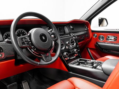 Used 2021 Rolls-Royce Cullinan Black Badge AWD/4WD image 9