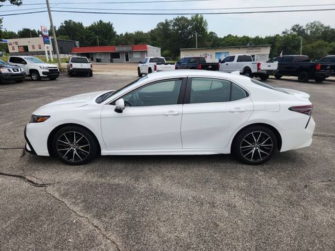 Used 2023 Toyota Camry SE FWD image 5