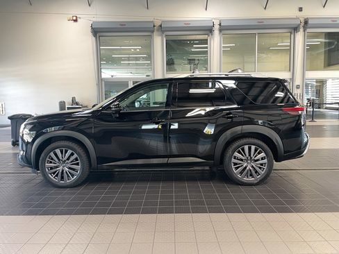 Used 2023 Nissan Pathfinder SL w/ SL Premium Package image 4