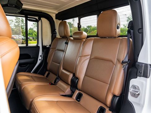 Used 2022 Jeep Gladiator Rubicon w/ LED Lighting Group AWD/4WD image 19