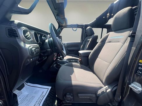 Used 2022 Jeep Wrangler Unlimited Rubicon 4xe w/ Cold Weather Group image 15