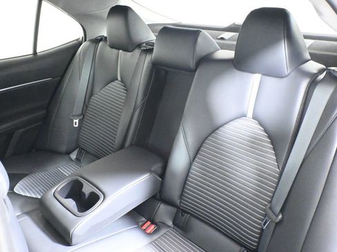 Used 2023 Toyota Camry SE w/ Cold Weather Package image 4