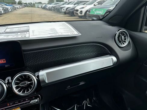 Used 2024 Mercedes-Benz EQB 300 4MATIC image 29