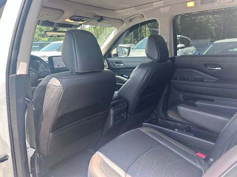 Used 2023 Nissan Pathfinder Platinum AWD/4WD image 21