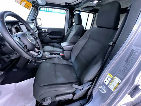 Used 2018 Jeep Wrangler Unlimited Sport S AWD/4WD image 14