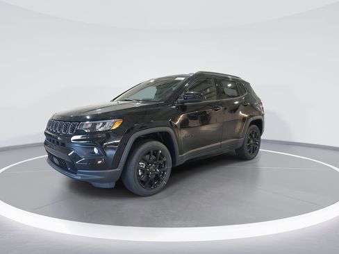New 2026 Jeep Compass Latitude AWD/4WD image 4