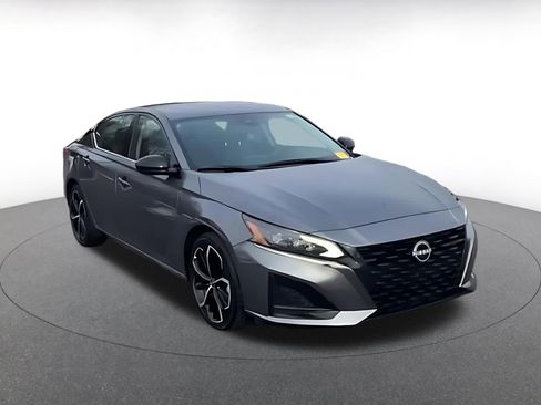 Used 2025 Nissan Altima 2.5 SR image 3