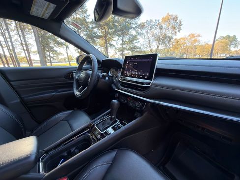 Used 2023 Jeep Compass Altitude w/ Sun and Sound Group image 18