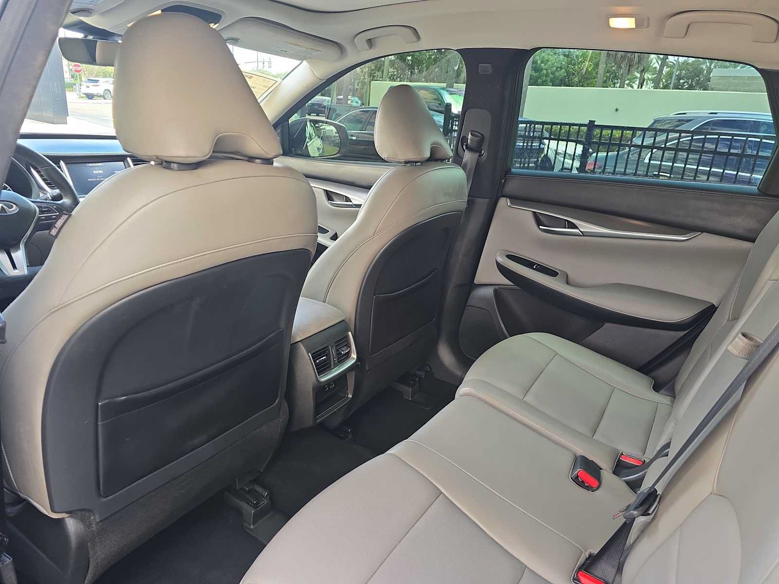 Used 2024 INFINITI QX50 Luxe w/ Accent Package FWD image 11