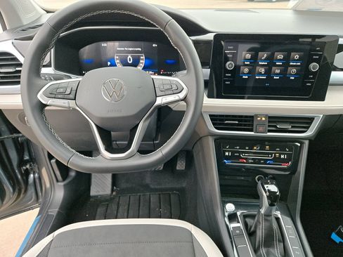 New 2026 Volkswagen Taos SE FWD image 9