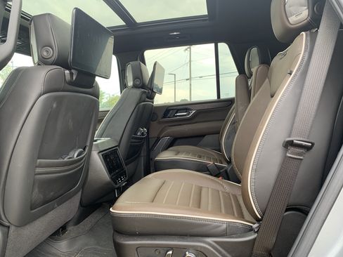 Used 2026 GMC Yukon Denali Ultimate AWD/4WD image 32