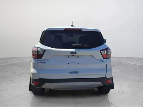 Used 2017 Ford Escape SE w/ SE Cold Weather Package AWD/4WD image 4