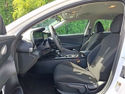 Used 2024 Hyundai Elantra SEL FWD image 14