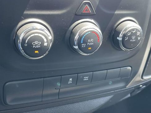 Used 2019 RAM 1500 Classic SLT AWD/4WD image 16