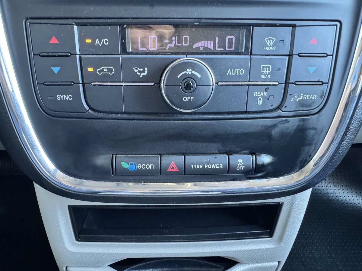 Used 2016 Chrysler Town & Country Touring FWD image 48
