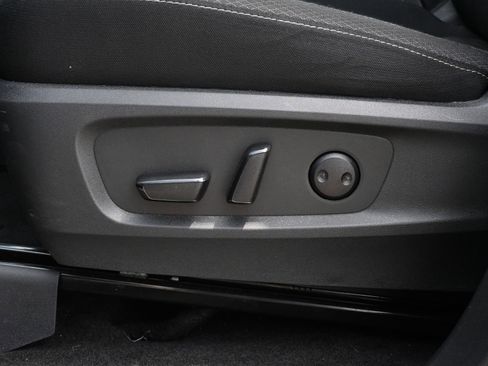 Used 2025 Nissan Pathfinder SV FWD image 16