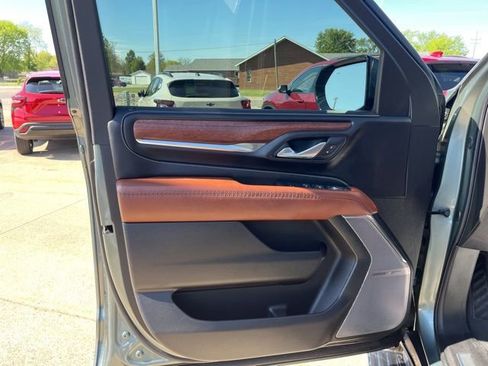 Used 2024 GMC Yukon XL Denali Ultimate AWD/4WD image 10