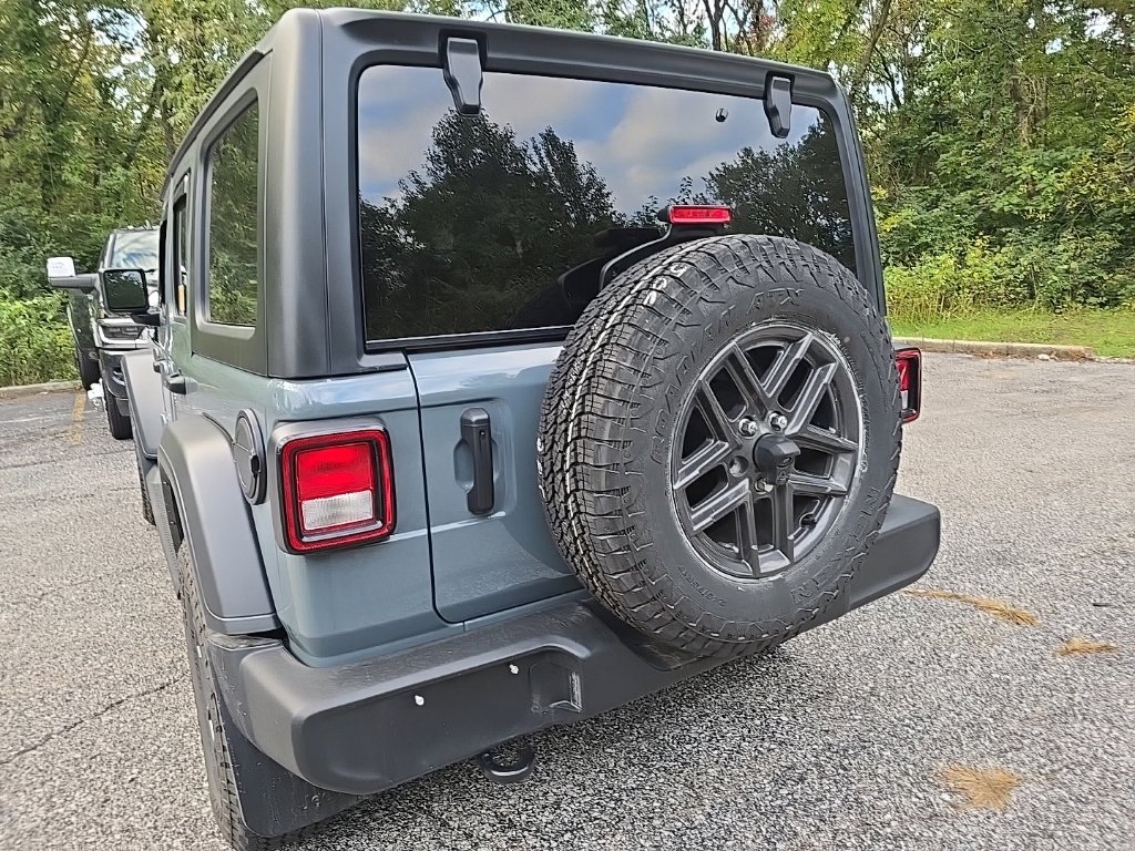 Used 2026 Jeep Wrangler Unlimited Sport AWD/4WD image 5