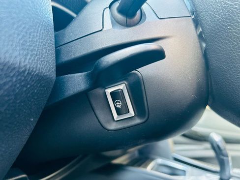 Used 2018 BMW 320i xDrive Sedan w/ Premium Package image 23