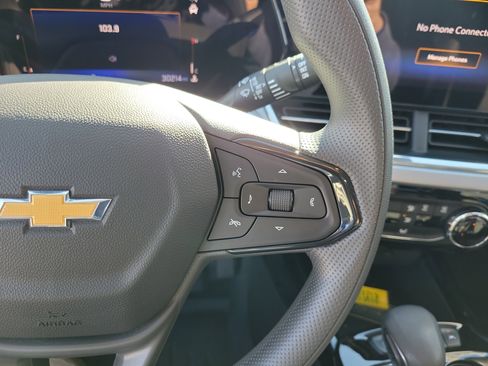 Used 2024 Chevrolet Trax LT FWD image 7