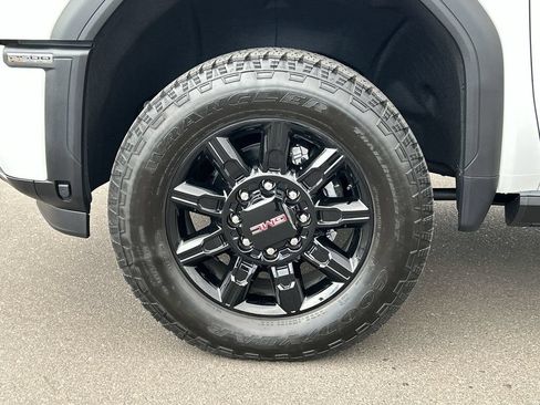Used 2024 GMC Sierra 2500 AT4 w/ AT4 Premium Plus Package AWD/4WD image 33