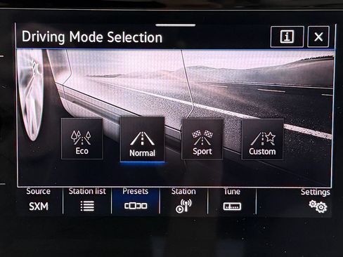 Used 2023 Volkswagen Atlas SEL R-Line AWD/4WD image 24