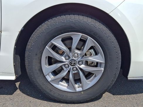 Used 2021 Toyota Sienna XLE AWD/4WD image 8