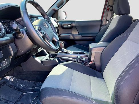 Used 2022 Toyota Tacoma TRD Sport w/ Technology Package RWD image 19