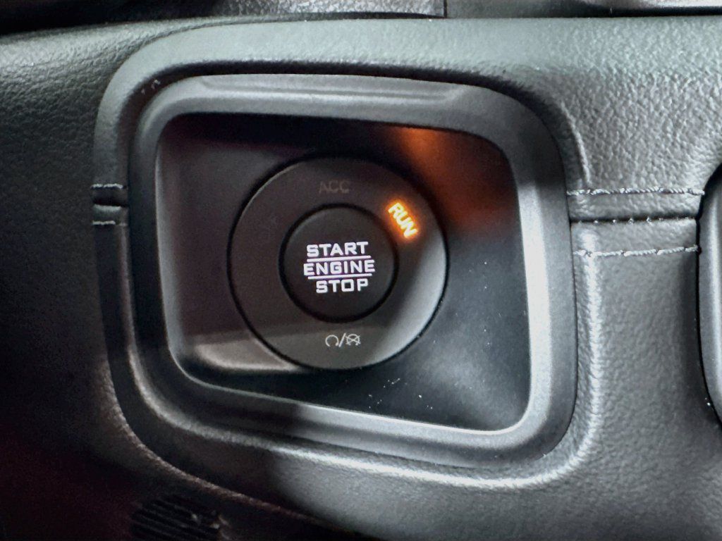 Used 2024 Jeep Wrangler Unlimited Sahara AWD/4WD image 19
