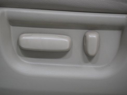 Used 2011 Toyota Sequoia Platinum image 19